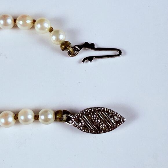 VTG Natural Pearl Graduated Necklace Silk Hand Knotted Solid 14K Gold Clasp 18” - Picture 5 of 7